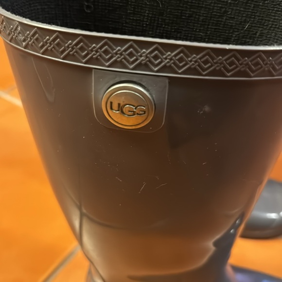 UGG Rain Boots - Picture 2 of 9